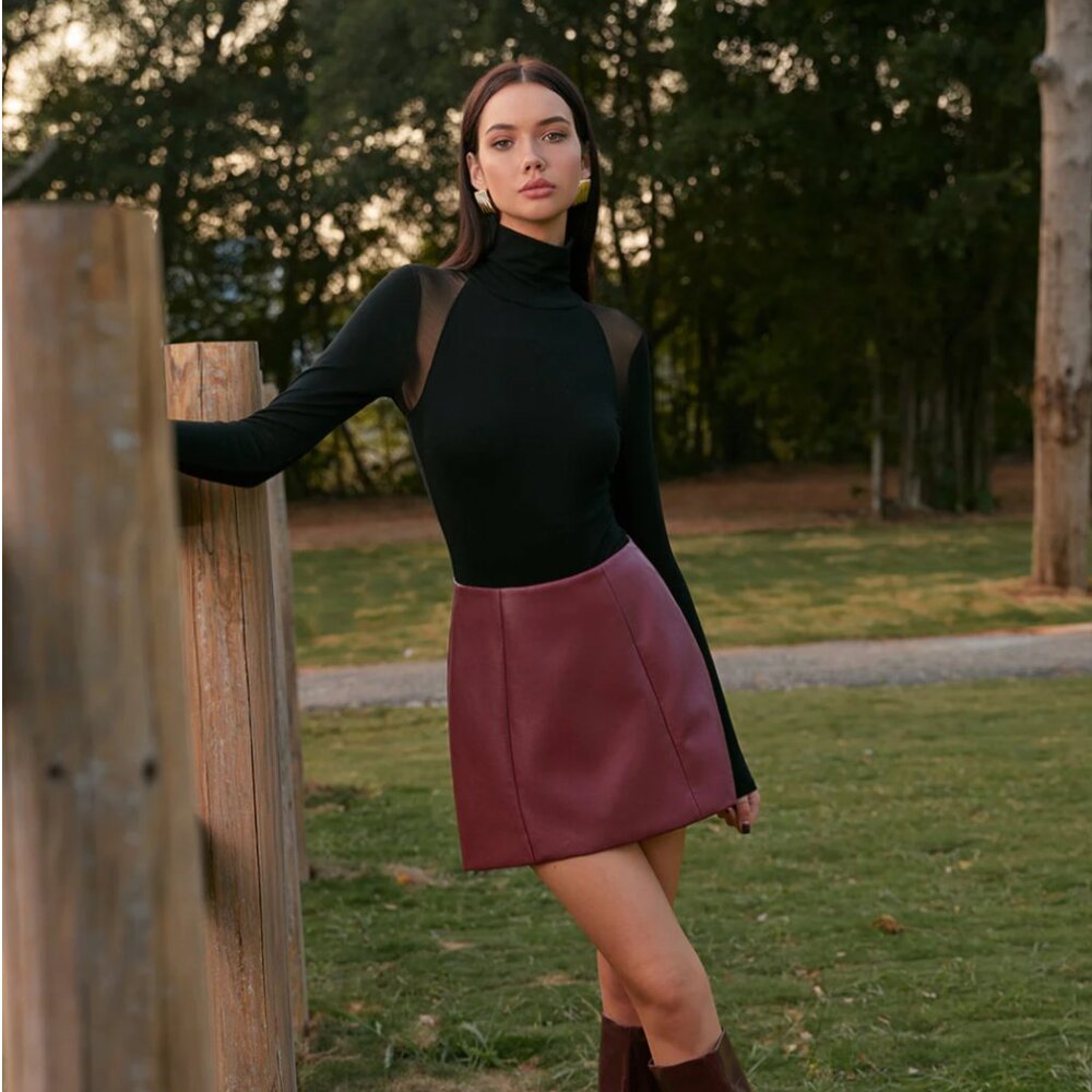 Commense Mid-Waist Faux Leather Back-Zipper Mini Skirt in Burgundy